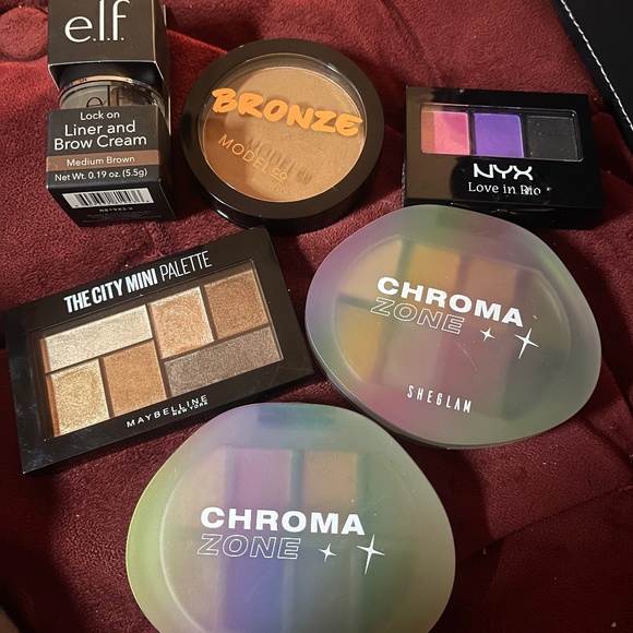 Make-up Bundle - Picture 1 of 1